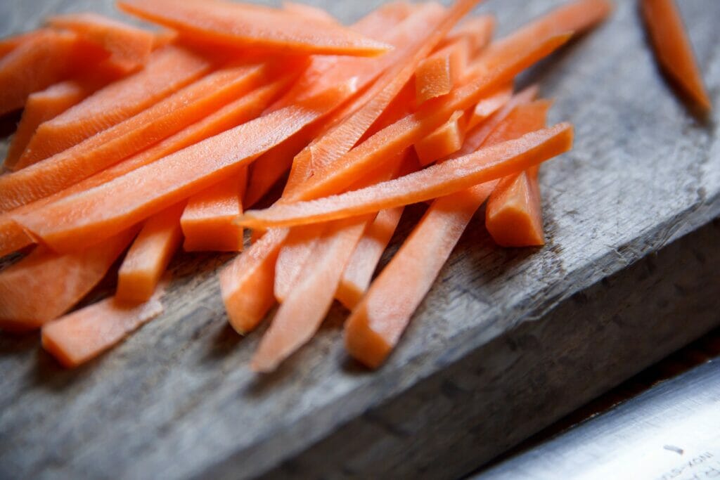 Julienne carrot cut. Knife cutting techniques.